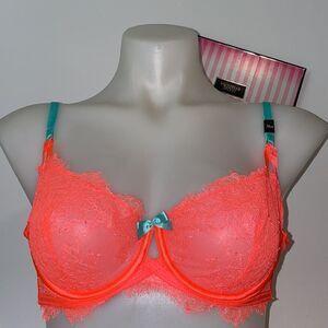 NEW VICTORIA SECRET UNLINED BRA